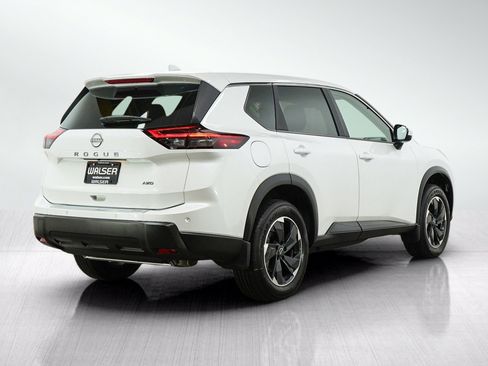 Certified 2026 Nissan Rogue SV AWD/4WD image 5