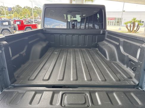 Used 2024 Jeep Gladiator Sport AWD/4WD image 29