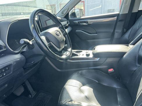 Used 2023 Toyota Highlander Limited AWD/4WD image 9