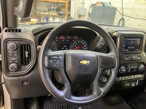 Used 2022 Chevrolet Silverado 1500 Custom AWD/4WD image 16