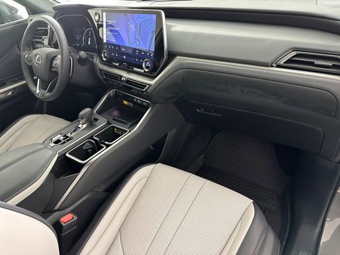 Used 2025 Lexus TX 500h AWD w/ Technology Package image 21