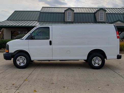 Used 2015 Chevrolet Express 2500 image 2