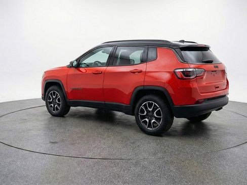 Used 2025 Jeep Compass Trailhawk AWD/4WD image 6