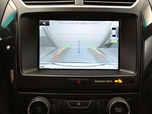 Used 2016 Ford Explorer XLT w/ Equipment Group 201A FWD image 3