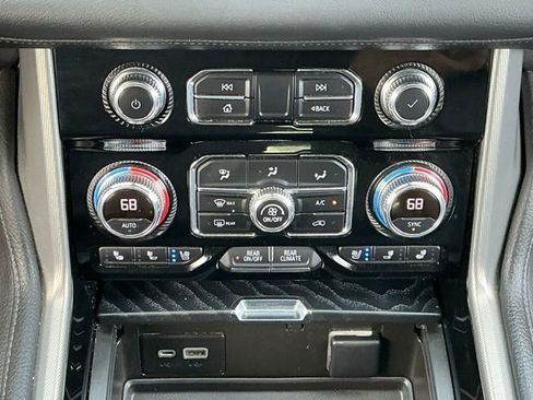 Used 2021 GMC Yukon Denali w/ Advanced Technology Package AWD/4WD image 17