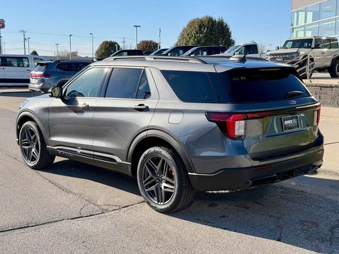 New 2026 Ford Explorer ST-Line w/ ST-Line Street Pack AWD/4WD image 3