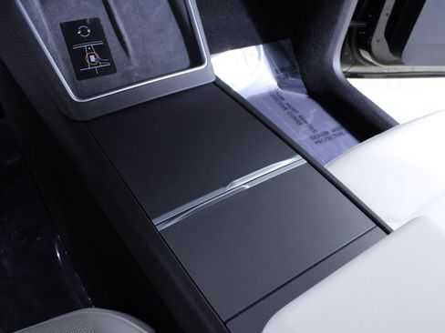 Used 2026 Tesla Model Y 2WD image 29