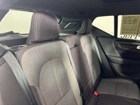 Used 2024 Volvo XC40 B5 Core image 30