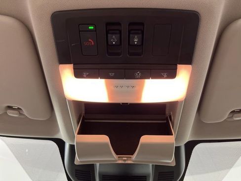 Used 2023 Nissan Rogue SL w/ SL Premium Package image 34