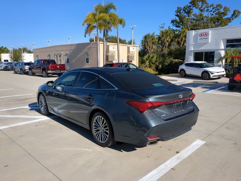 Used 2019 Toyota Avalon Limited image 6