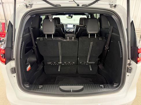 Used 2025 Chrysler Pacifica Select FWD image 33