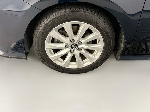 Used 2019 Toyota Camry LE image 11