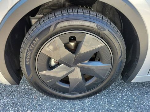 Used 2024 Toyota Prius LE image 17