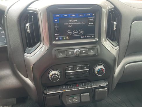 Used 2020 Chevrolet Silverado 1500 Custom w/ Custom Value Package image 17