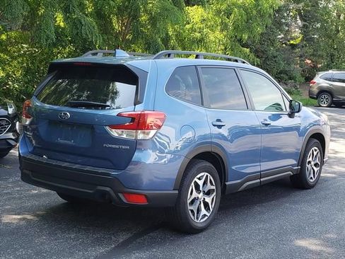 Used 2023 Subaru Forester Premium AWD/4WD image 3