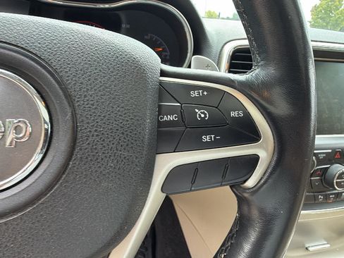 Used 2015 Jeep Grand Cherokee Limited w/ Luxury Group II AWD/4WD image 29