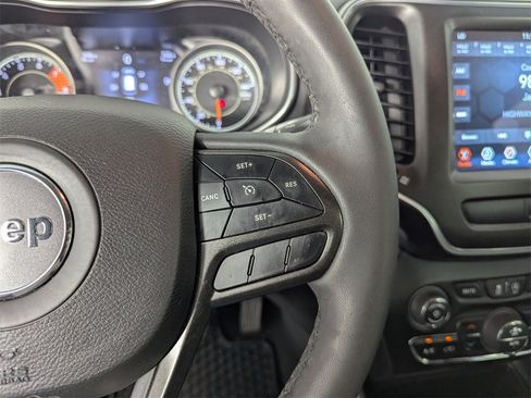 Used 2022 Jeep Cherokee Trailhawk image 23