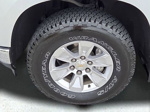Used 2020 Chevrolet Silverado 1500 LT AWD/4WD image 9