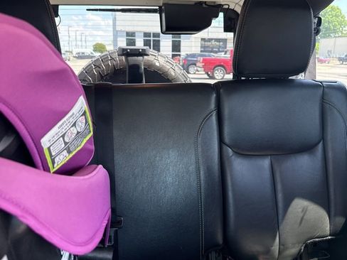 Used 2016 Jeep Wrangler Unlimited Sahara w/ Connectivity Group AWD/4WD image 14