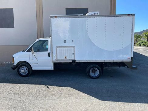 Used 2000 Chevrolet Express 3500 image 8