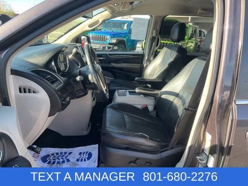 Used 2015 Chrysler Town & Country Touring FWD image 10