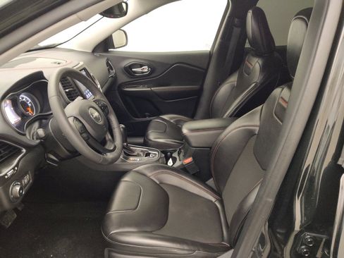 Used 2022 Jeep Cherokee Trailhawk image 17