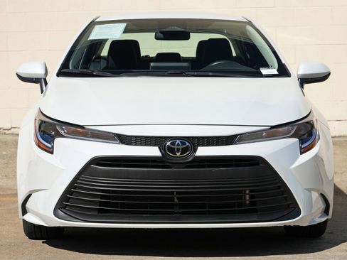 Used 2025 Toyota Corolla LE FWD image 6