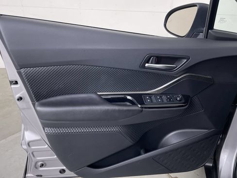 Used 2019 Toyota C-HR XLE FWD image 10