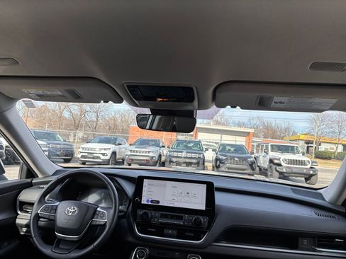 Used 2025 Toyota Grand Highlander XLE image 35