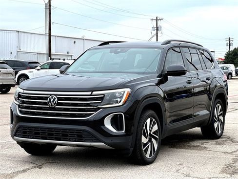 Certified 2024 Volkswagen Atlas SE image 4