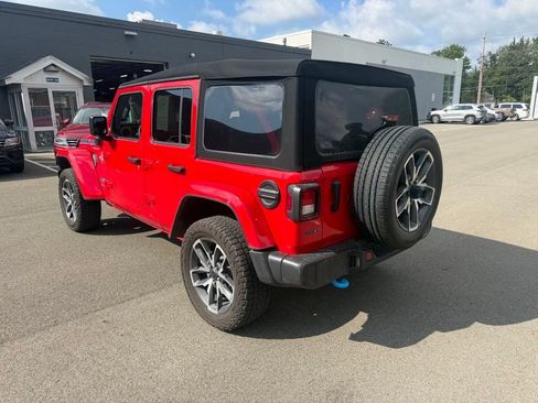 Used 2024 Jeep Wrangler Unlimited w/ Convenience Group AWD/4WD image 13