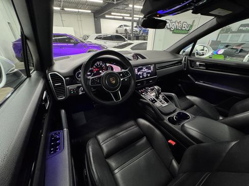 Used 2019 Porsche Cayenne S image 13