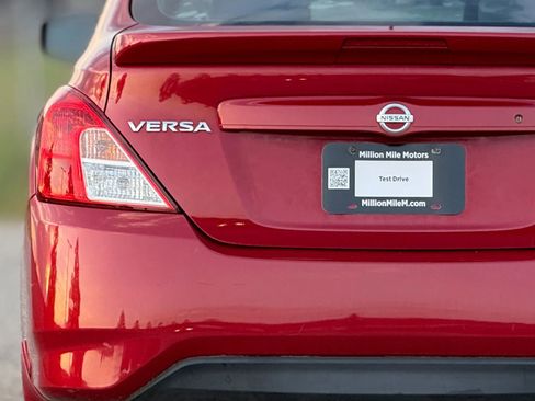 Used 2015 Nissan Versa SV FWD image 13