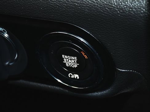 Used 2021 Maserati Levante image 28