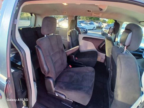 Used 2016 Dodge Grand Caravan SE w/ Quick Order Package 29E SE FWD image 12