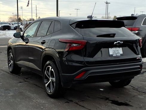 Used 2024 Chevrolet Trax RS w/ Sunroof Package image 5