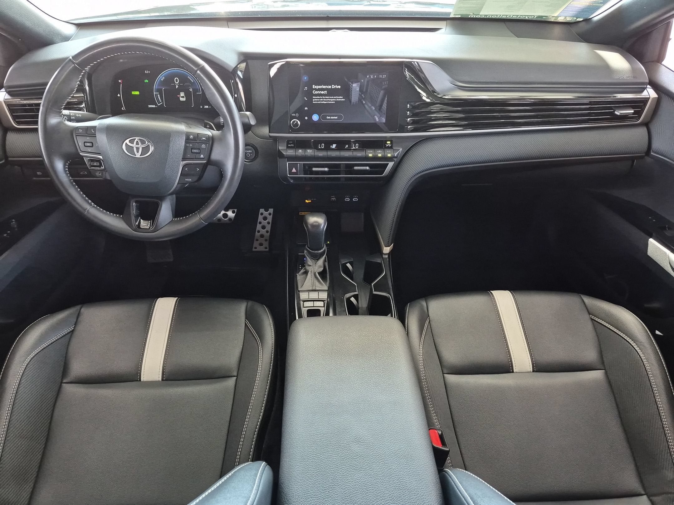 Used 2025 Toyota Camry SE FWD image 12