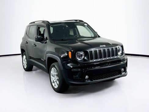 Used 2022 Jeep Renegade Latitude image 3