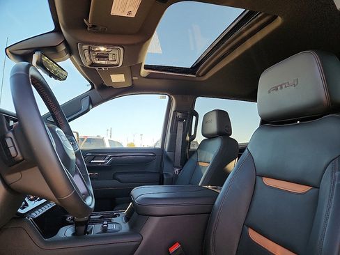 Used 2024 GMC Sierra 1500 AT4 w/ Technology Package image 7
