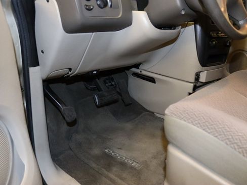 Used 2007 Dodge Caravan SXT w/ Popular Equipment Group I FWD image 10