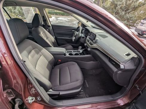 Used 2024 Nissan Altima 2.5 SV image 12