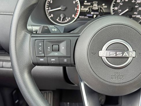 Used 2025 Nissan Pathfinder S FWD image 19