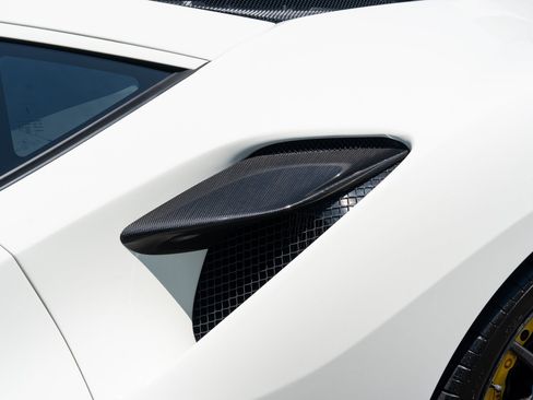 Used 2022 Ferrari F8 Tributo RWD image 12