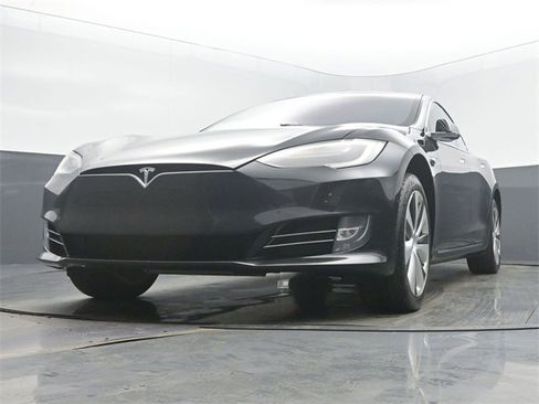 Used 2020 Tesla Model S Long Range Plus image 46
