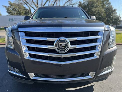 Used 2015 Cadillac Escalade Premium image 5