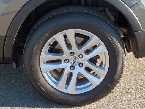 Used 2018 Ford Explorer XLT image 12