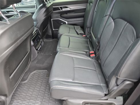 Used 2024 Jeep Wagoneer Series II AWD/4WD image 14