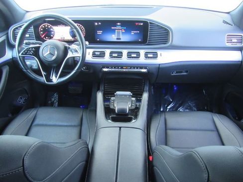 Used 2024 Mercedes-Benz GLE 450e 4MATIC image 3