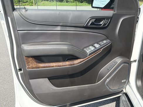 Used 2020 Chevrolet Suburban LT AWD/4WD image 12