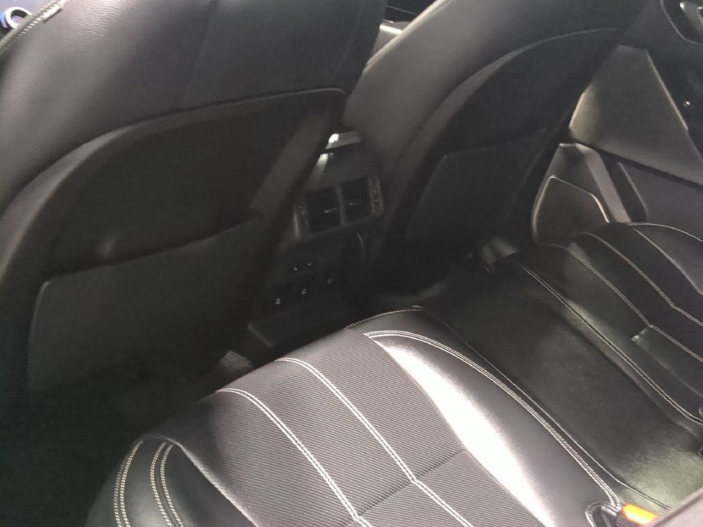 Used 2019 Land Rover Range Rover Velar R-Dynamic SE AWD/4WD image 21